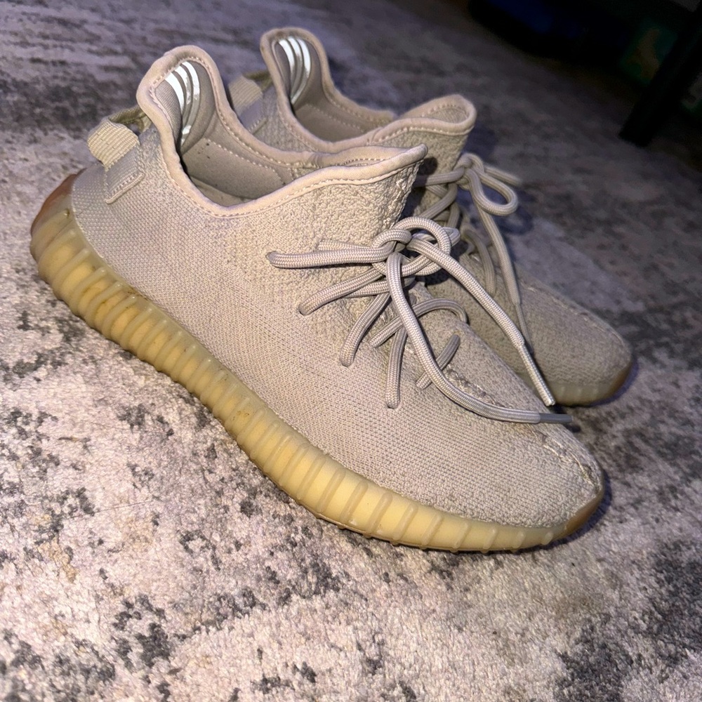 Tan yeezy boosts 350 v2